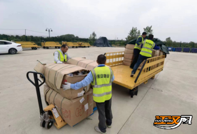 云南鮮花乘“飛的”綻放荊楚 一季度50噸鮮切花“空降”荊州機場